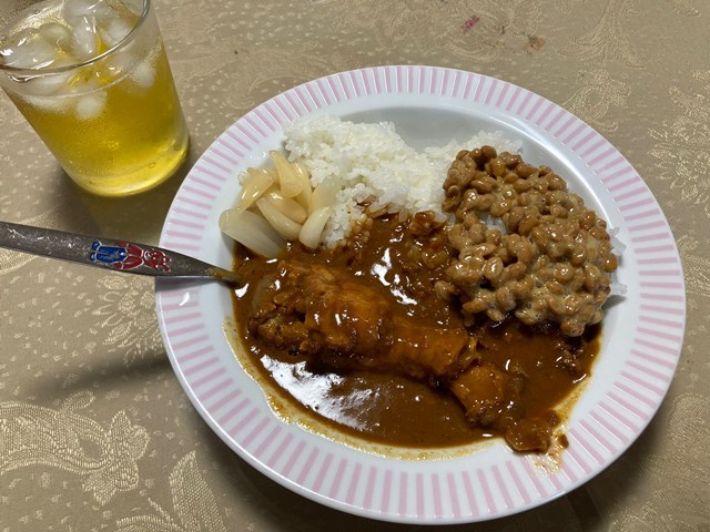 私はカレーに納豆がMUST！